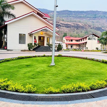 The Grand Leela Resort Khopoli Buitenkant foto