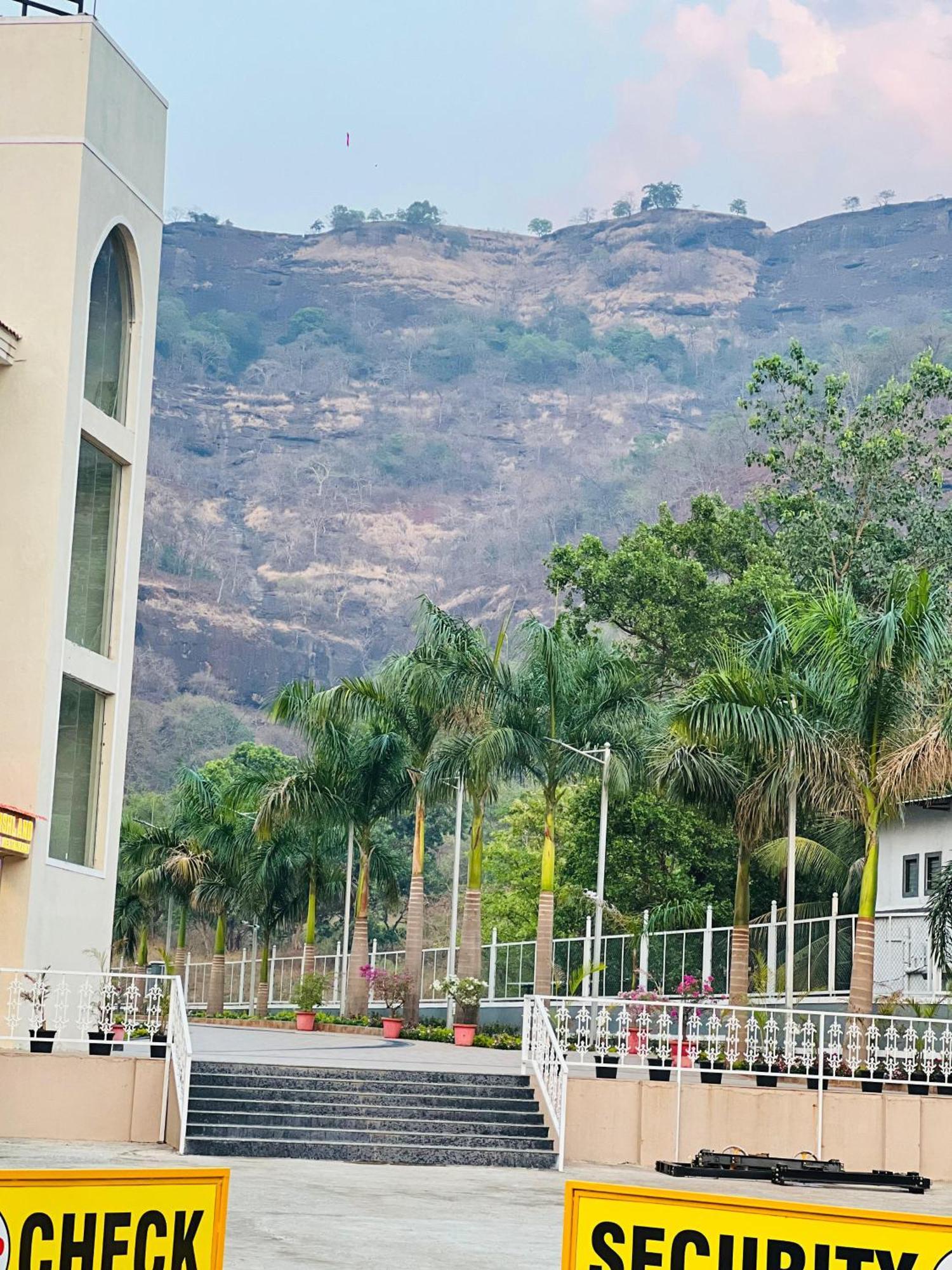 The Grand Leela Resort Khopoli Buitenkant foto