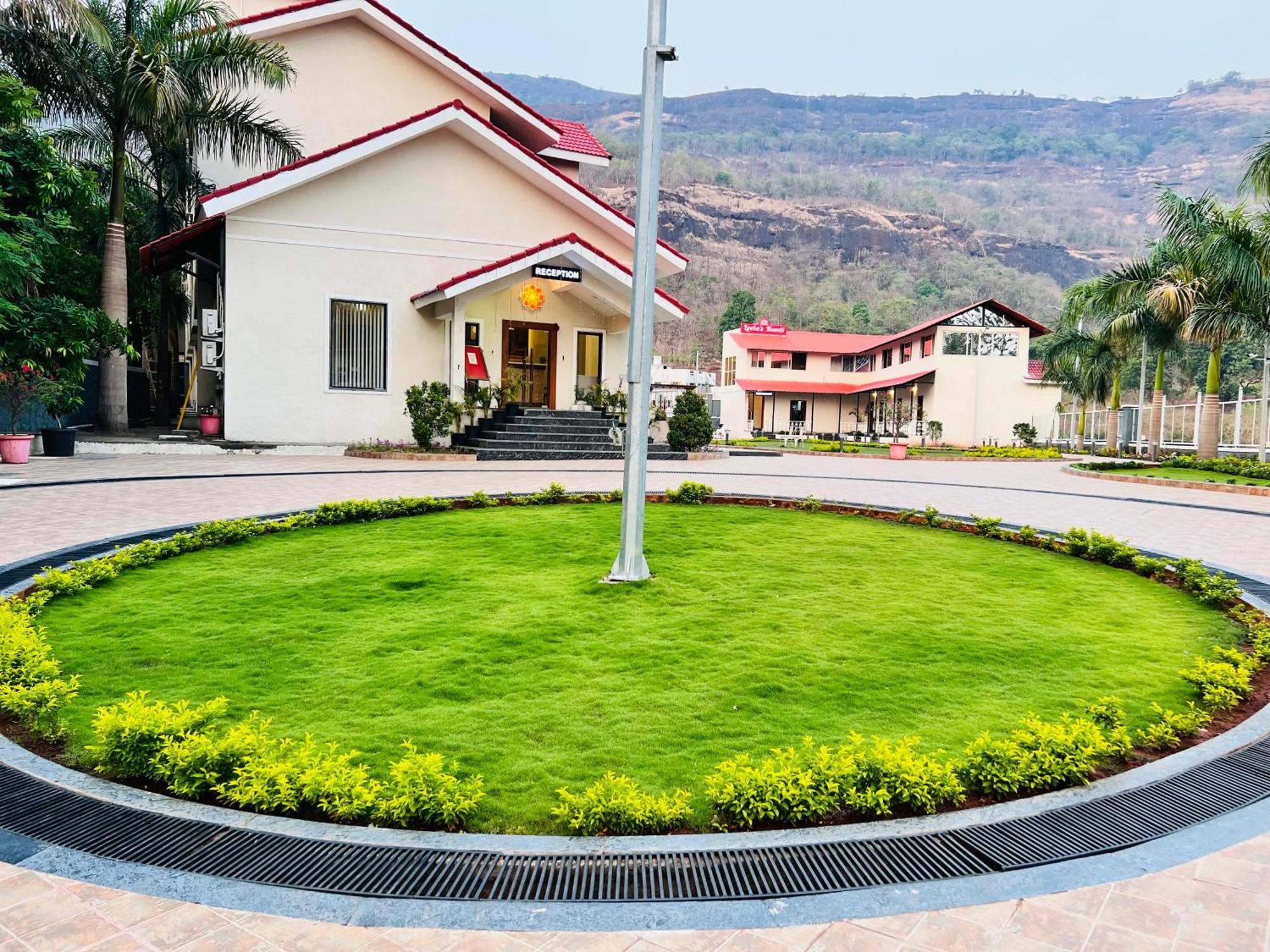 The Grand Leela Resort Khopoli Buitenkant foto