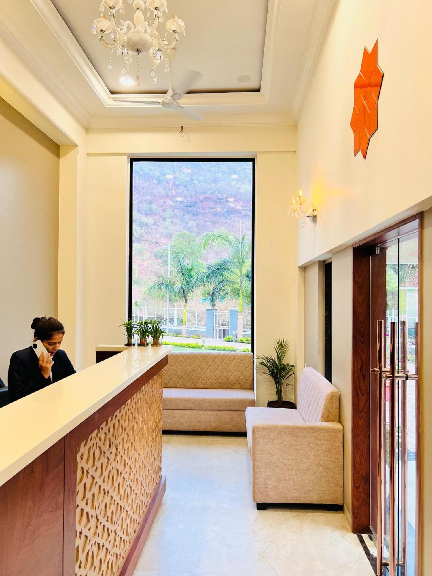 The Grand Leela Resort Khopoli Buitenkant foto
