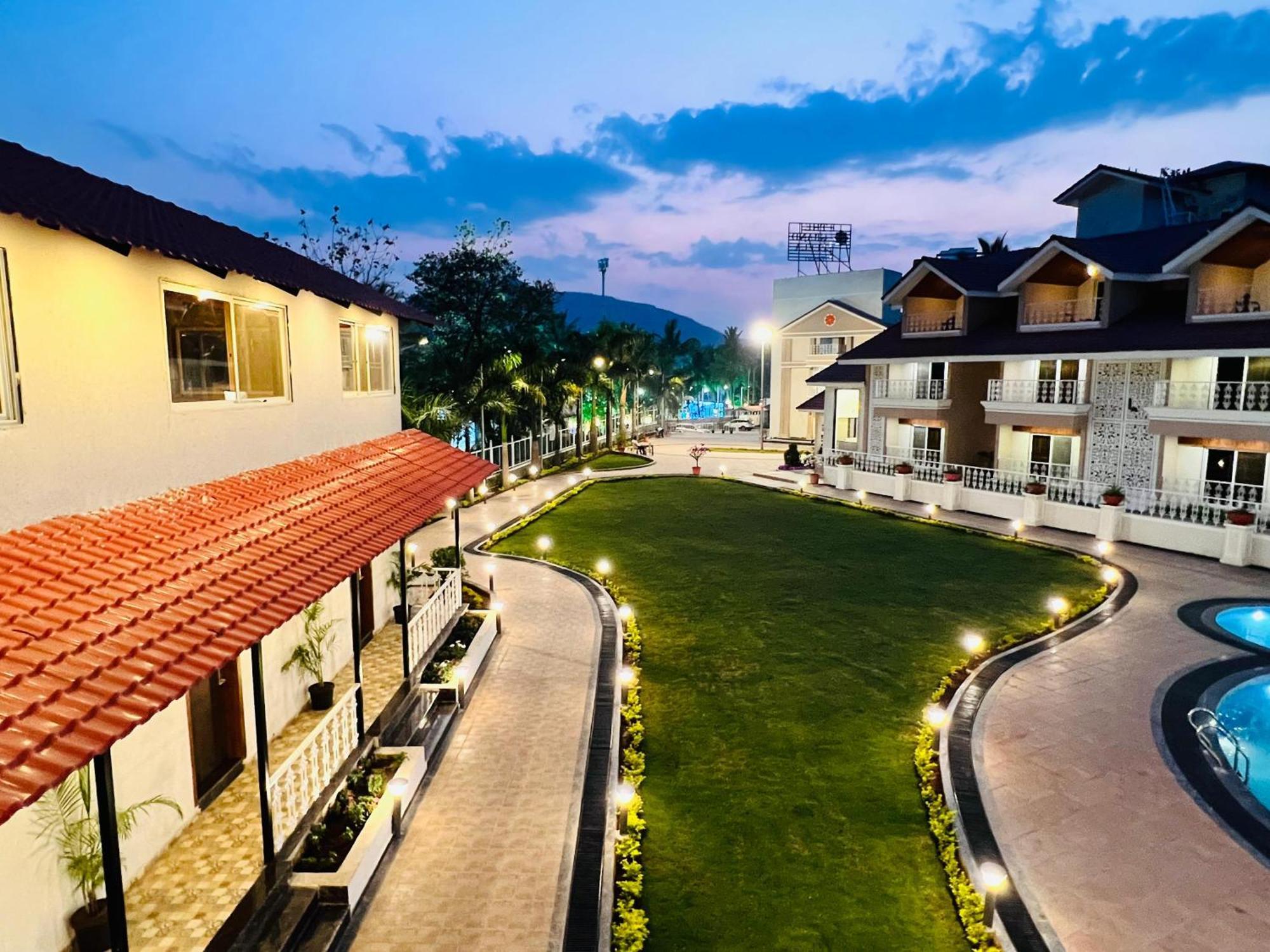 The Grand Leela Resort Khopoli Buitenkant foto