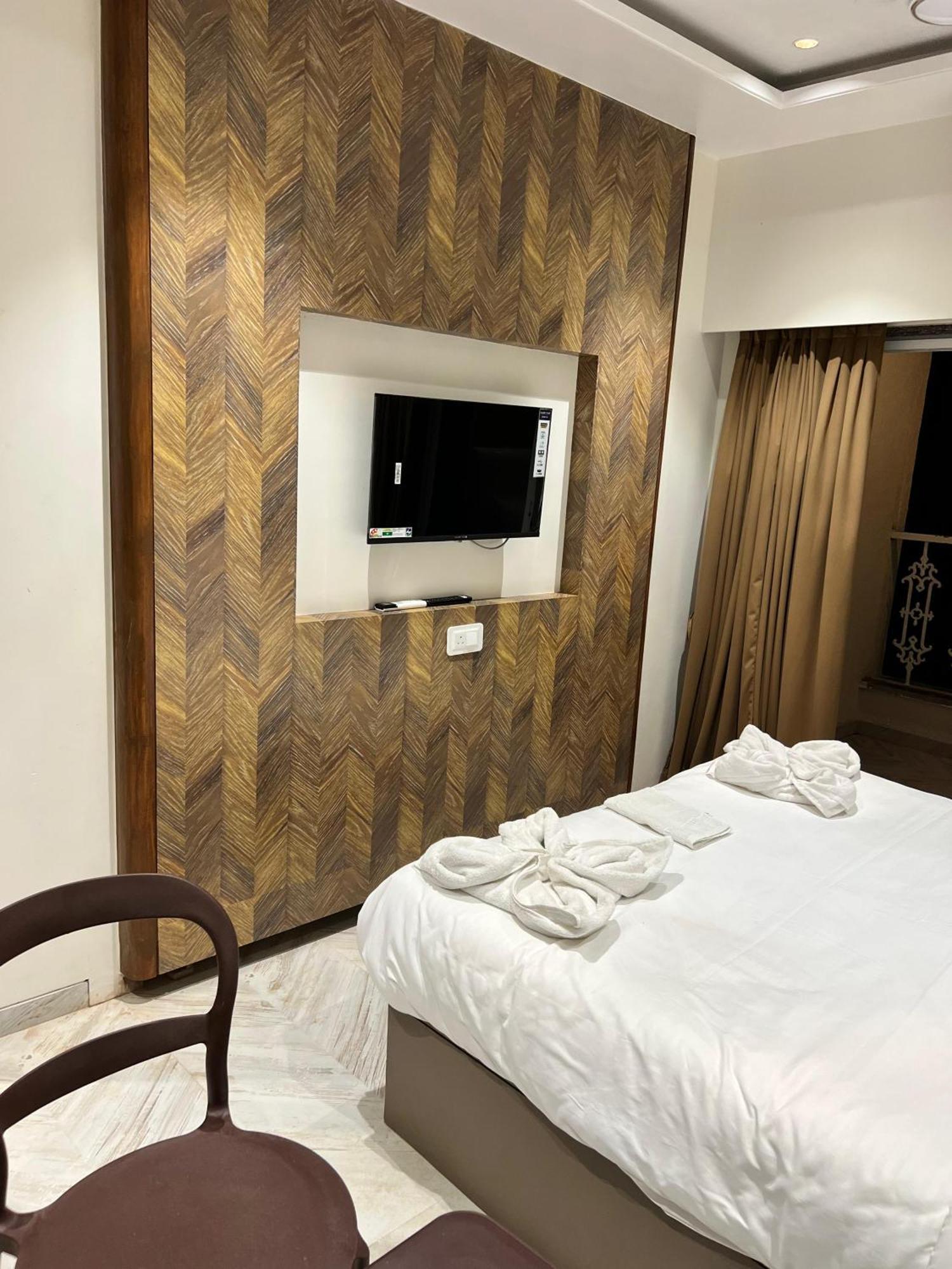 The Grand Leela Resort Khopoli Buitenkant foto