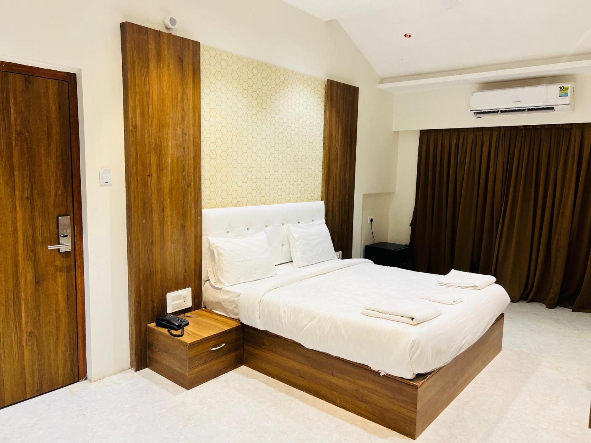 The Grand Leela Resort Khopoli Buitenkant foto