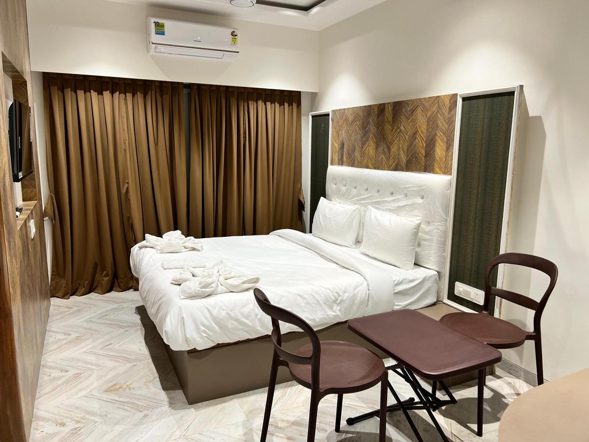 The Grand Leela Resort Khopoli Buitenkant foto