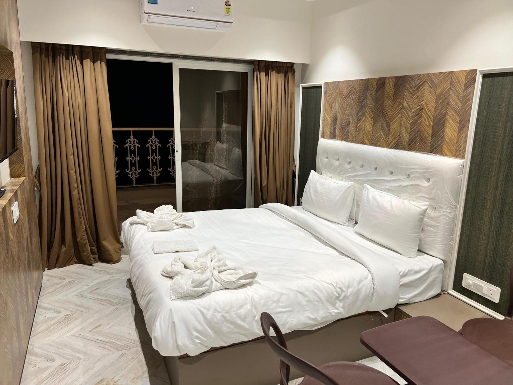 The Grand Leela Resort Khopoli Buitenkant foto
