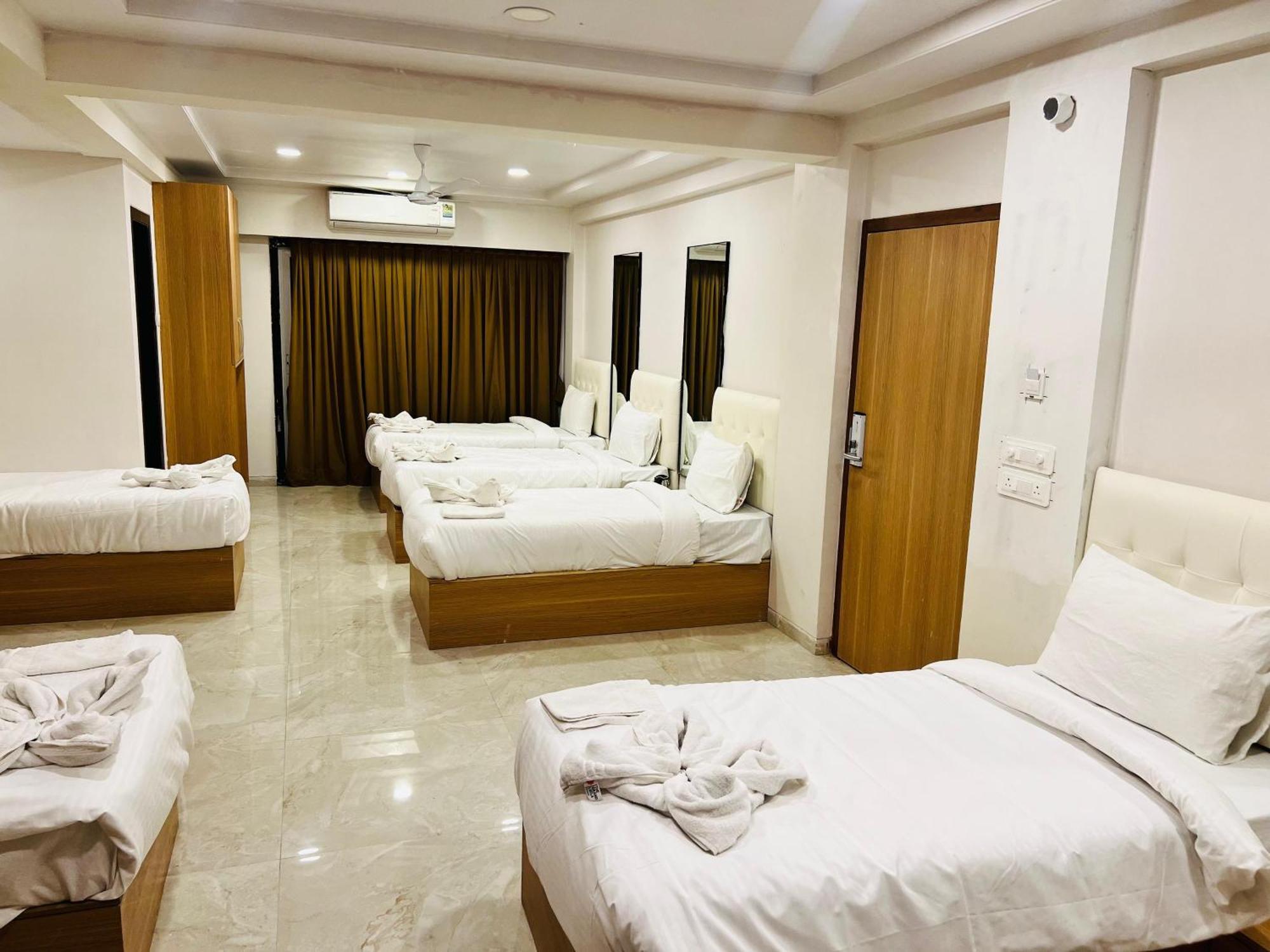The Grand Leela Resort Khopoli Buitenkant foto