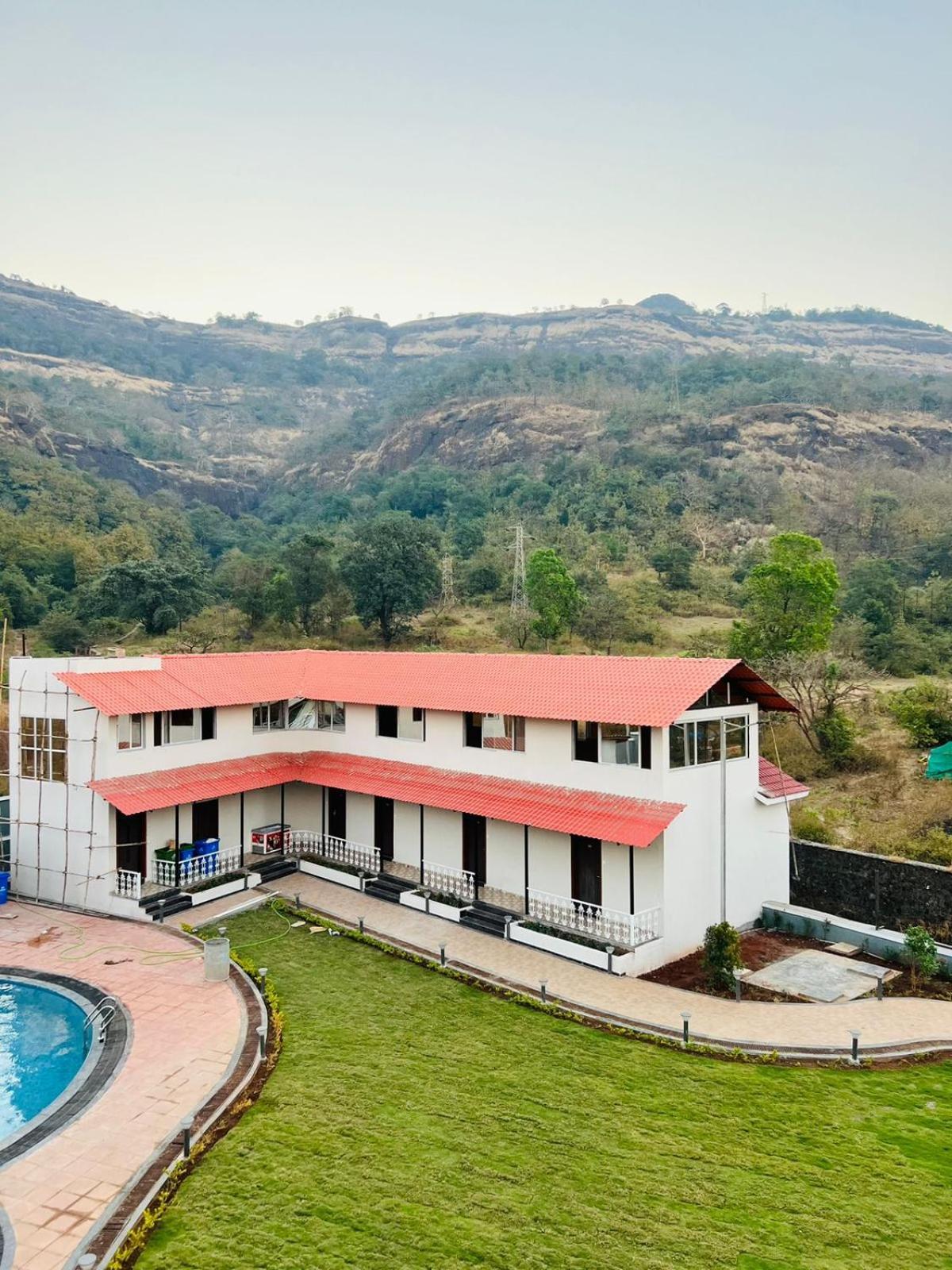 The Grand Leela Resort Khopoli Buitenkant foto